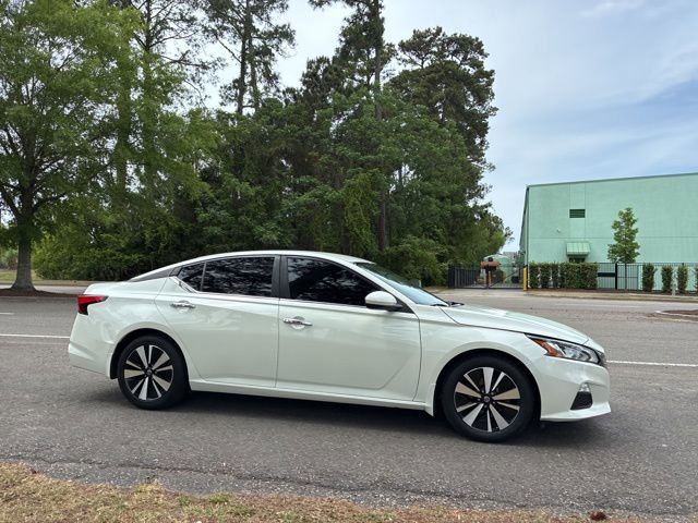Used 2021 Nissan Altima 2.5 SV FWD image 2