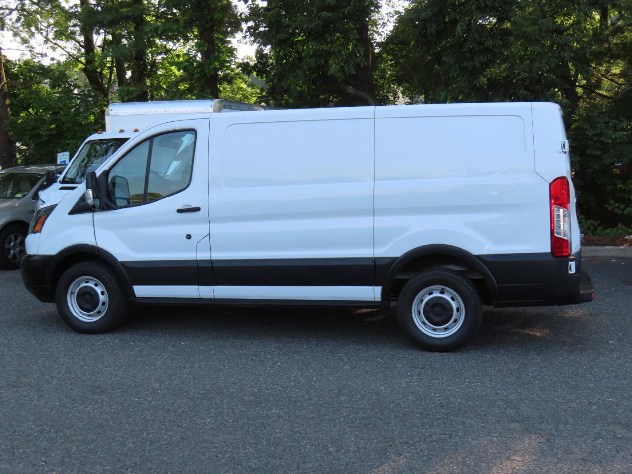 Used 2019 Ford Transit 150 130 Low Roof RWD image 3