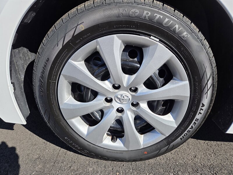 Used 2024 Toyota Corolla LE FWD image 9