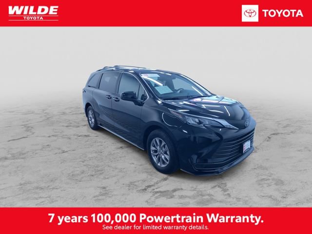 Certified 2026 Toyota Sienna LE FWD image 3