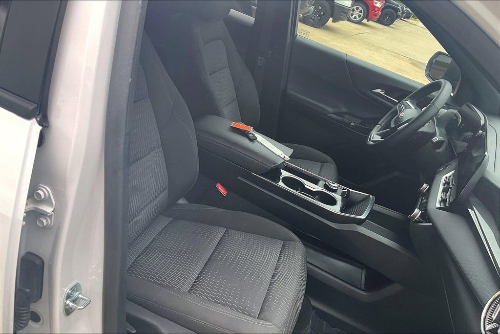 Used 2026 Chevrolet Equinox LT FWD image 7