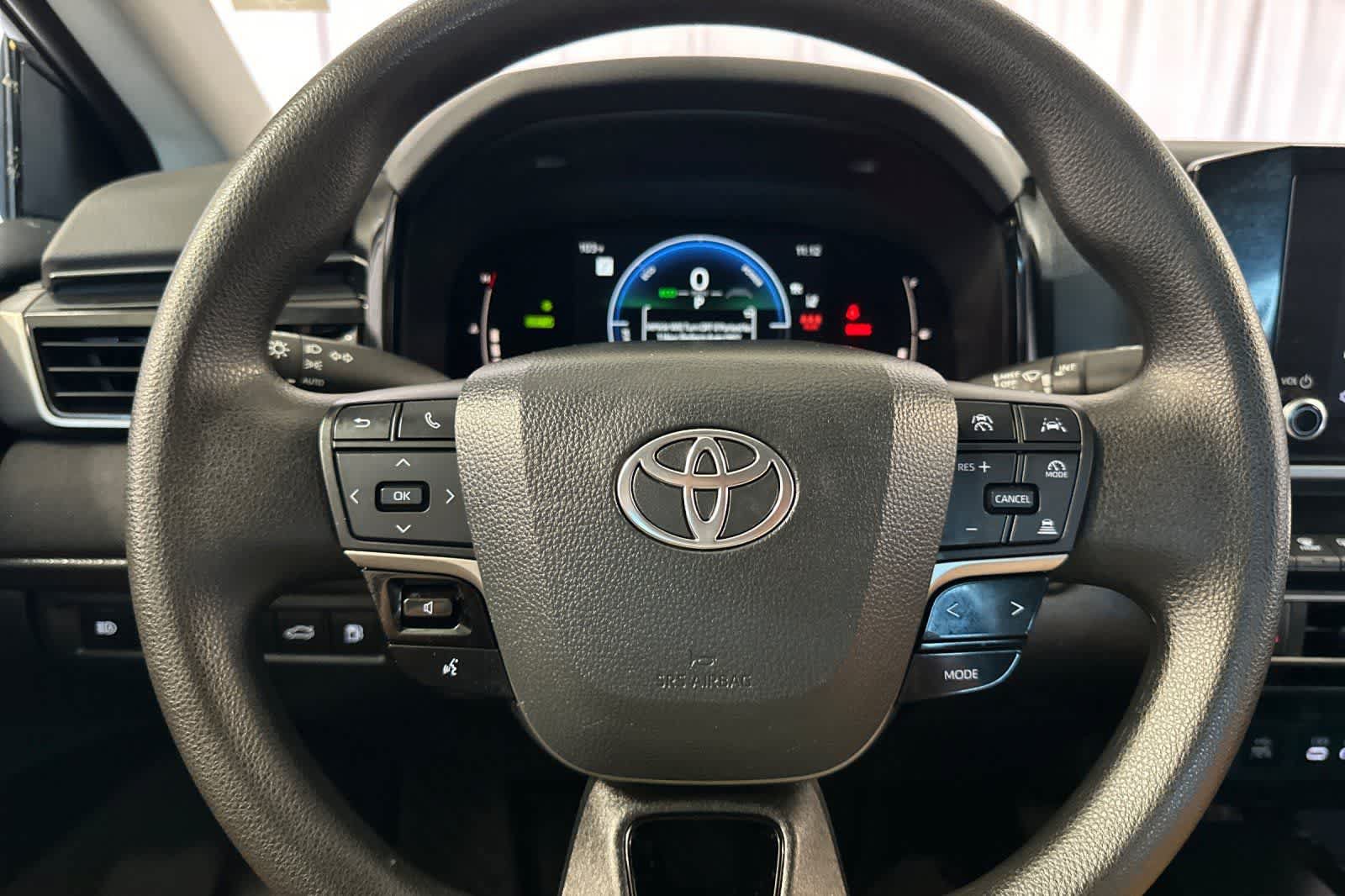 Used 2025 Toyota Camry LE FWD image 28