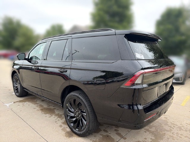 New 2026 Lincoln Navigator Reserve w/ Jet Appearance Package AWD/4WD image 9