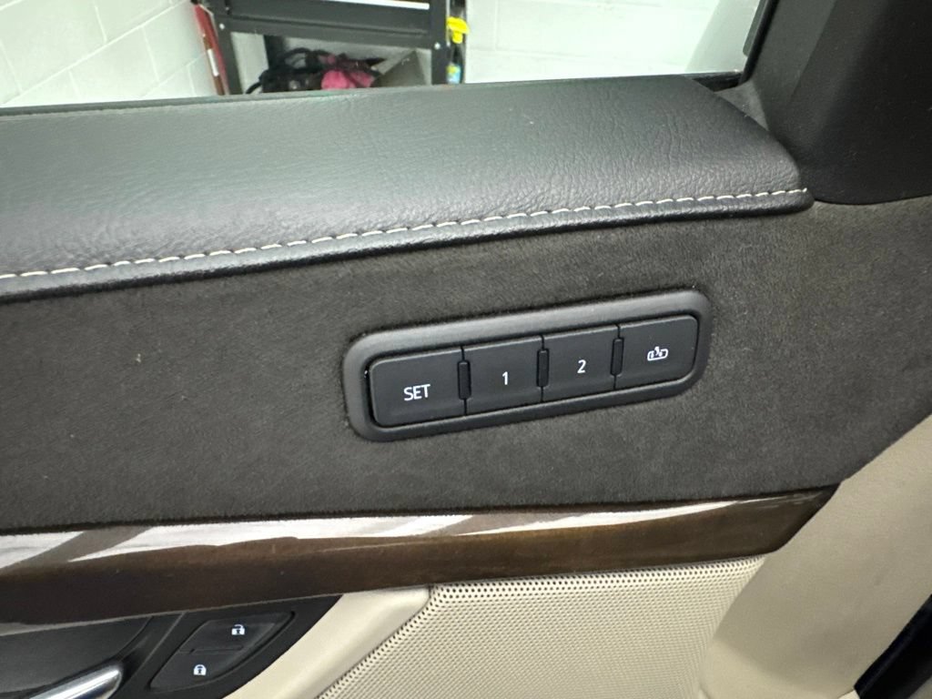 Used 2019 Cadillac Escalade Premium Luxury AWD/4WD image 26