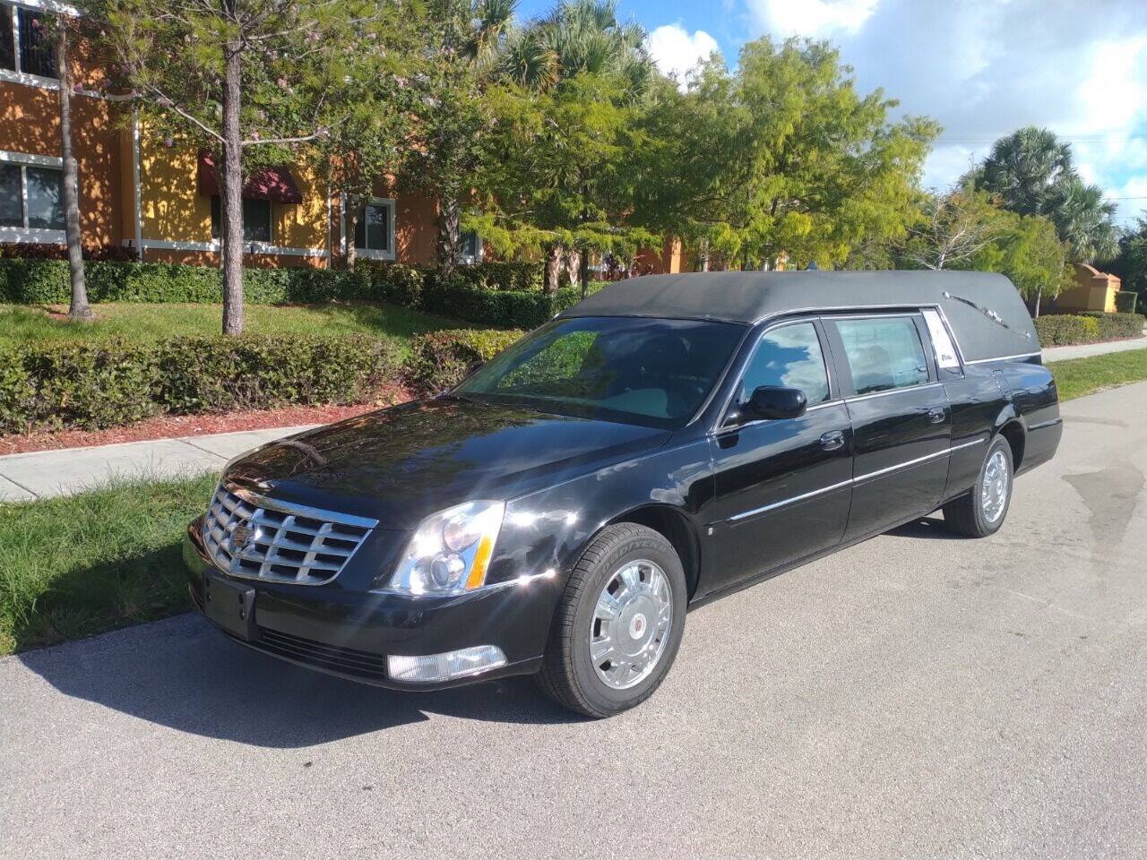 Used 2009 Cadillac DTS Hearse FWD image 2