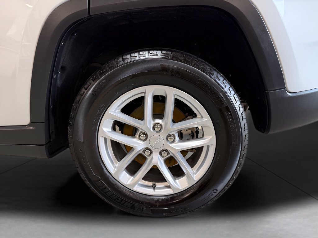 Used 2025 Jeep Grand Cherokee Laredo X AWD/4WD image 37