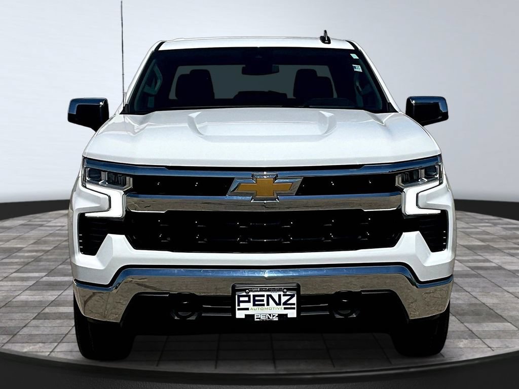 Used 2022 Chevrolet Silverado 1500 LT AWD/4WD image 2