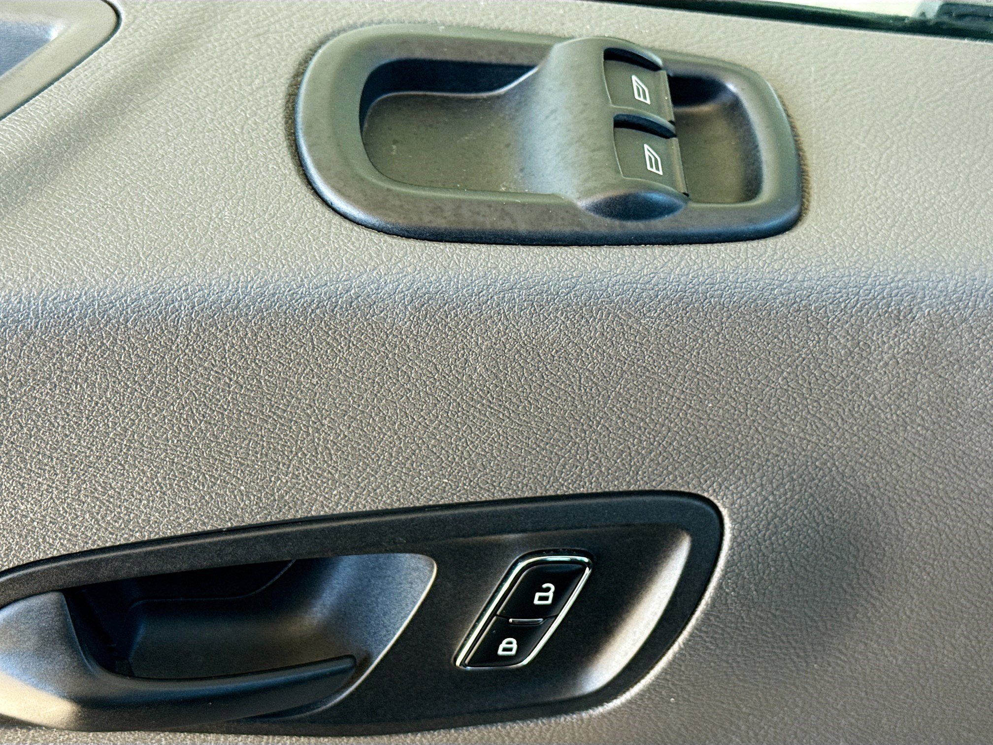 Used 2023 Ford Transit 350 XLT image 23