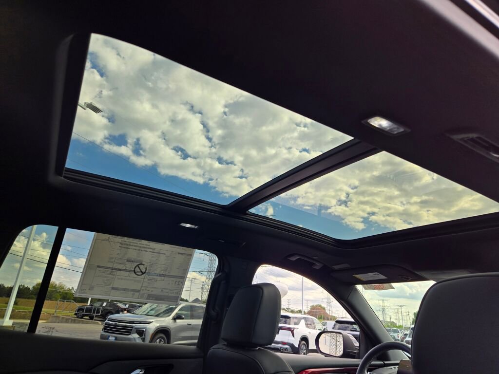 New 2026 Chevrolet Traverse Z71 w/ Driver Confidence Package image 9