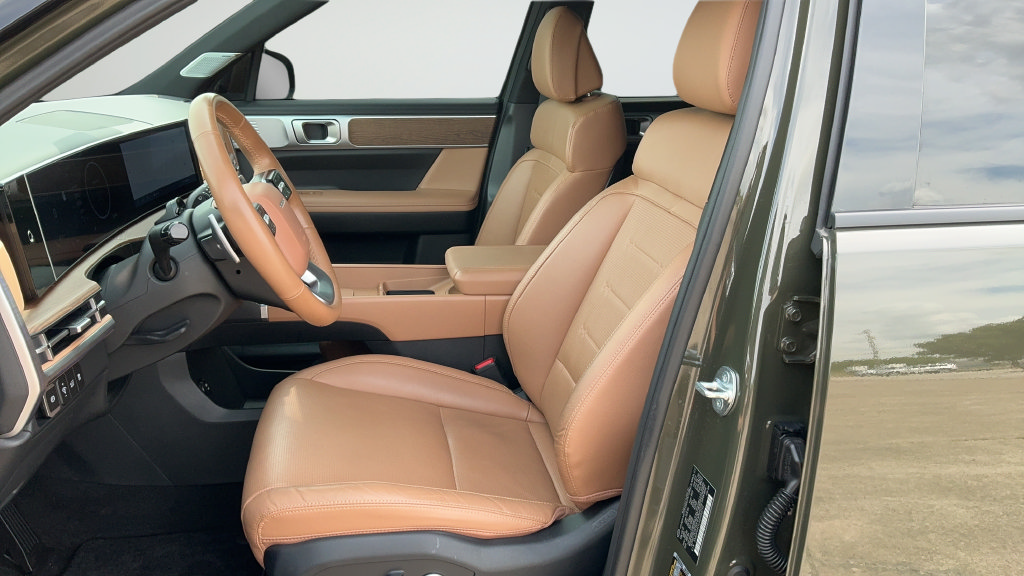 Used 2025 Hyundai Santa Fe Limited FWD image 17
