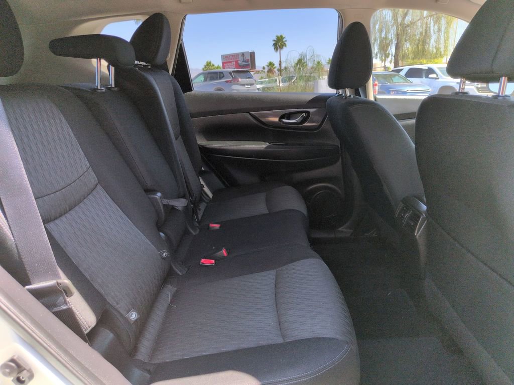 Used 2020 Nissan Rogue SV image 16