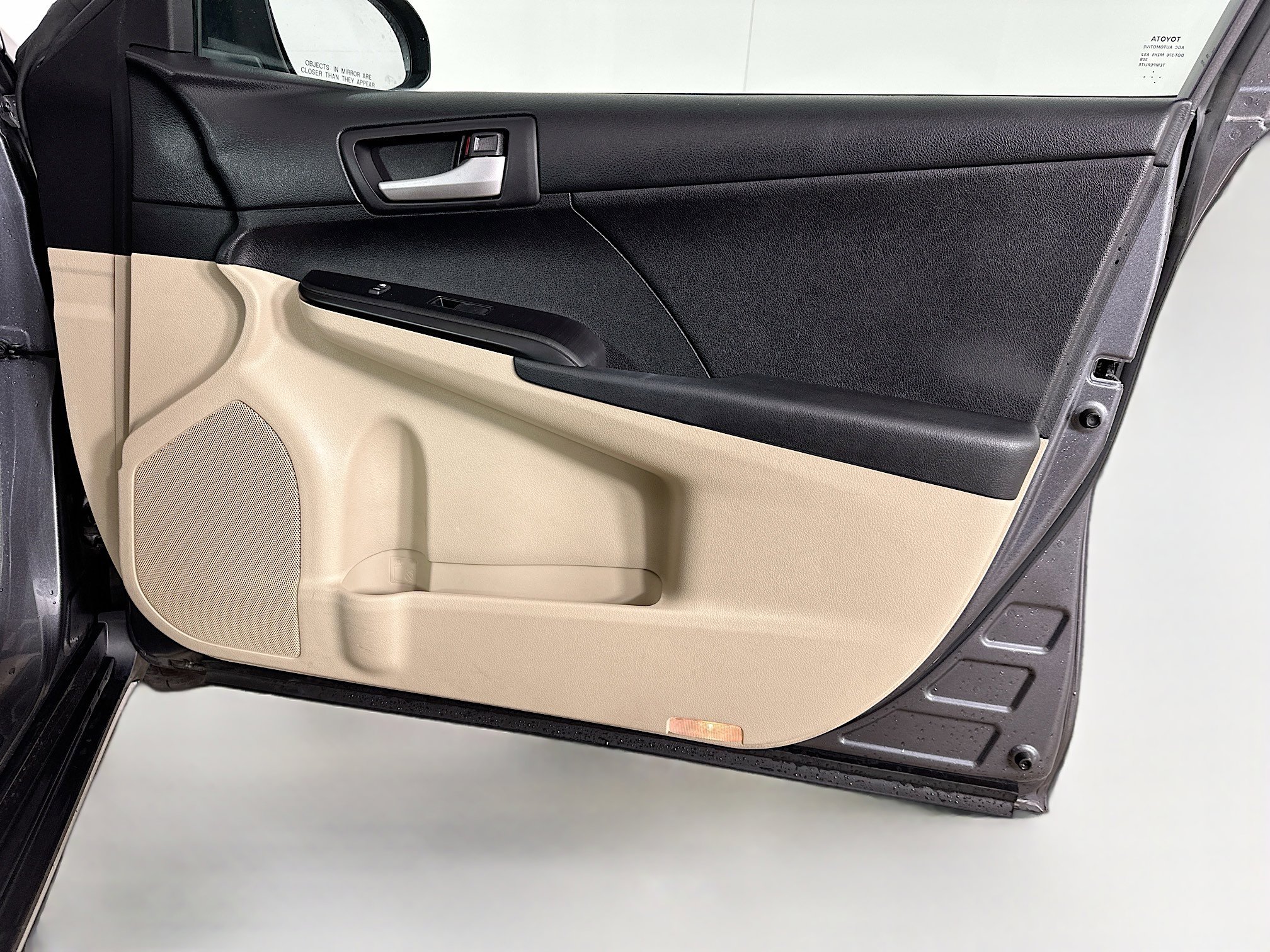 Used 2012 Toyota Camry LE image 29