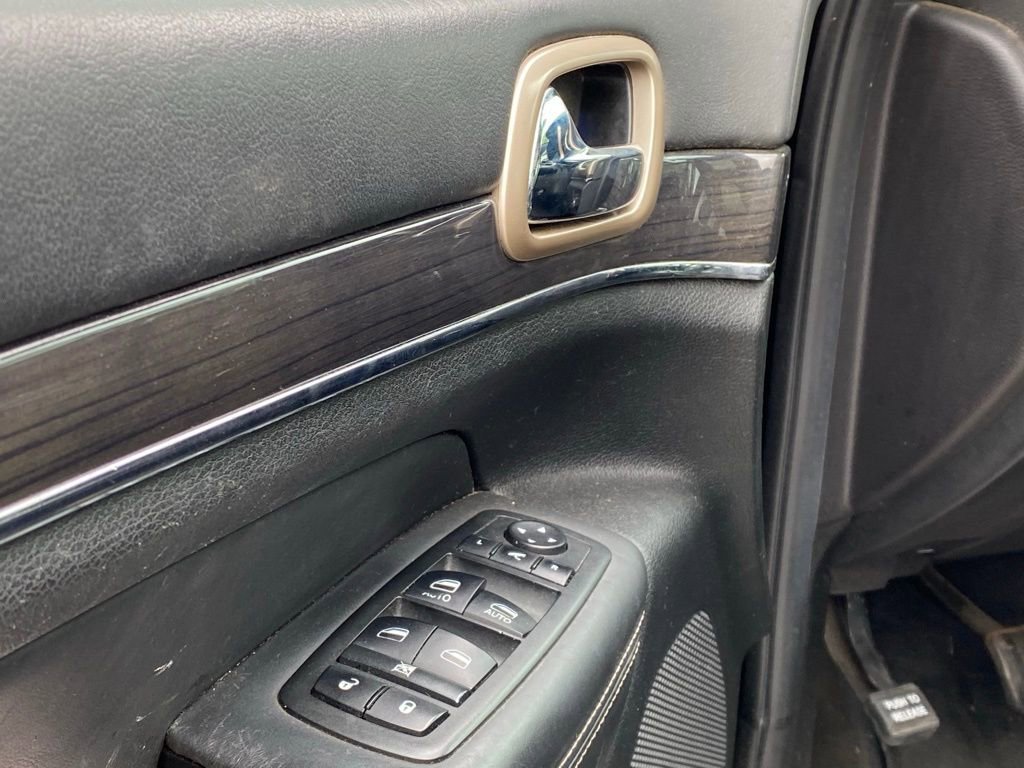 Used 2014 Jeep Grand Cherokee Overland w/ Advanced Technology Group image 11