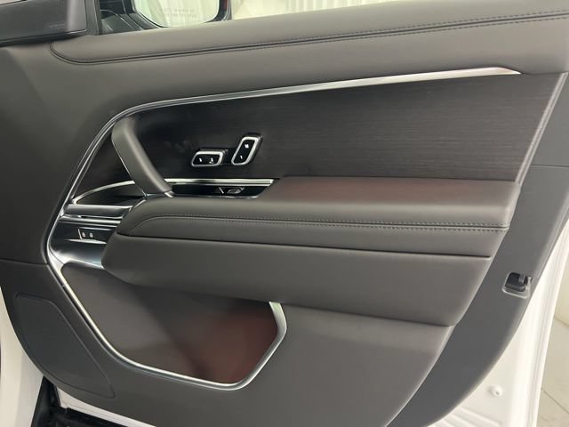 Certified 2025 Land Rover Range Rover SE AWD/4WD image 21