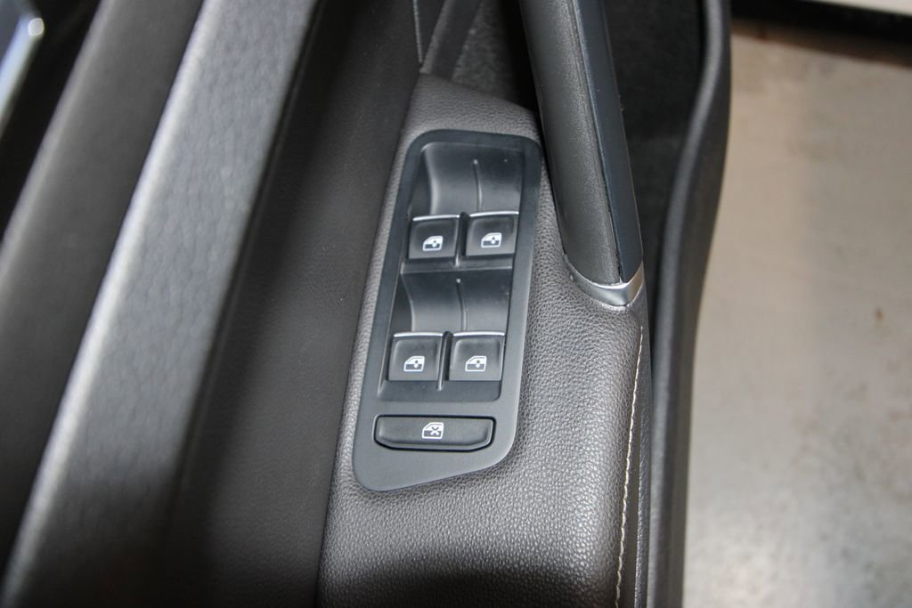 Used 2019 Volkswagen Golf R 4-Door image 6