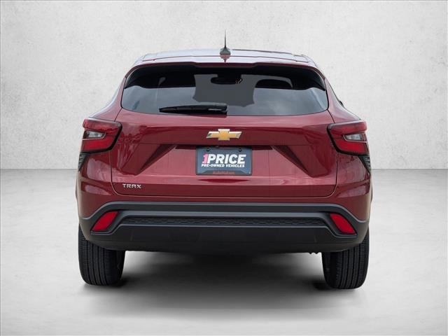 Used 2025 Chevrolet Trax LS w/ LS Convenience Package image 6