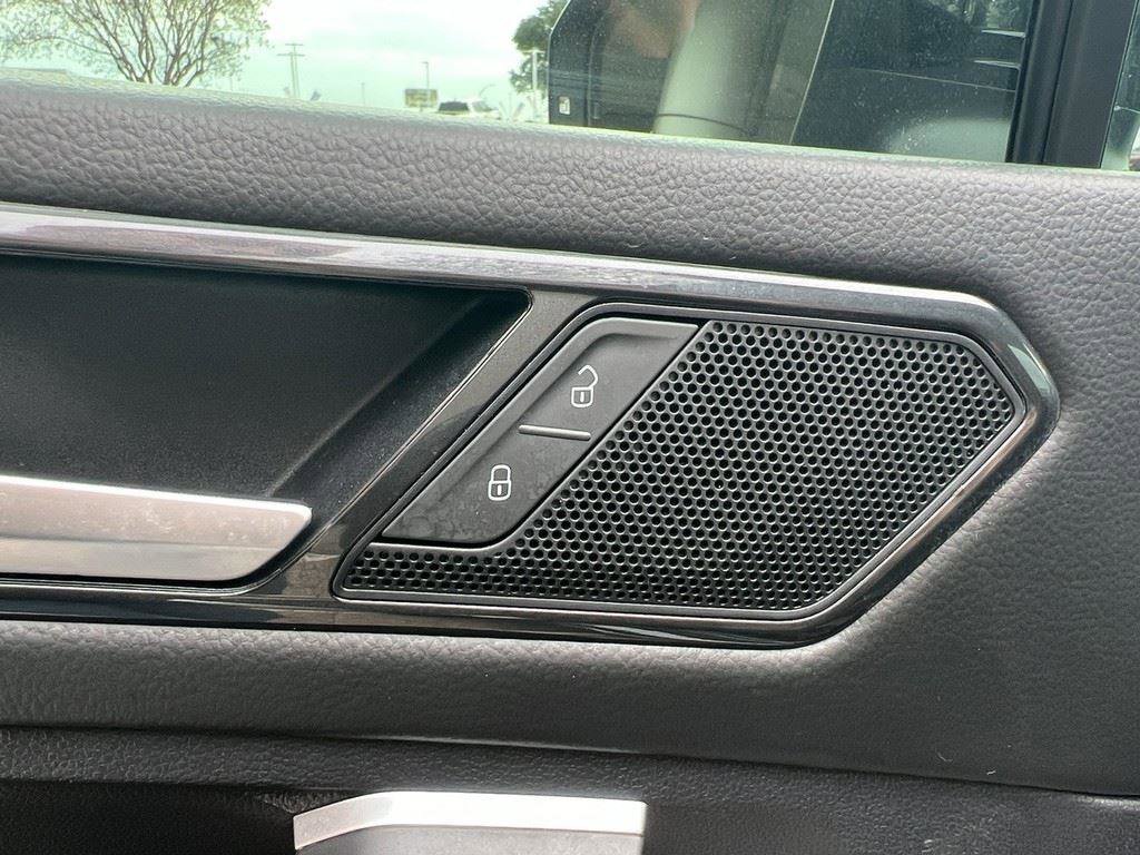 Used 2024 Volkswagen Tiguan SE R-Line image 19