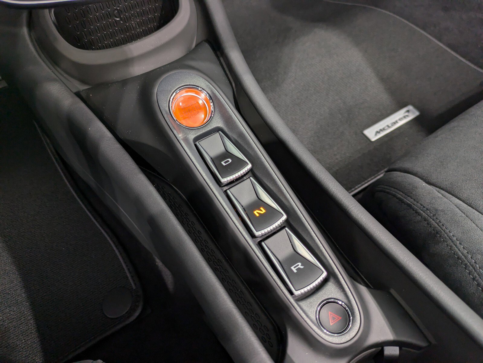 Used 2025 McLaren Artura Spider image 16