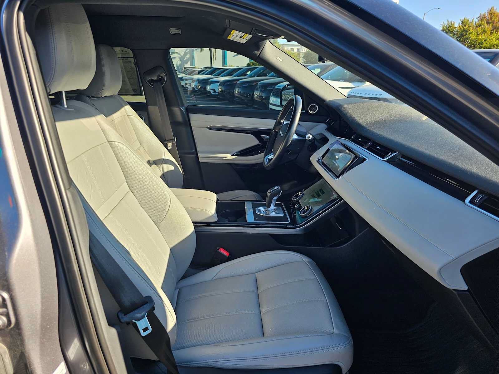 Used 2020 Land Rover Range Rover Evoque SE AWD/4WD image 10