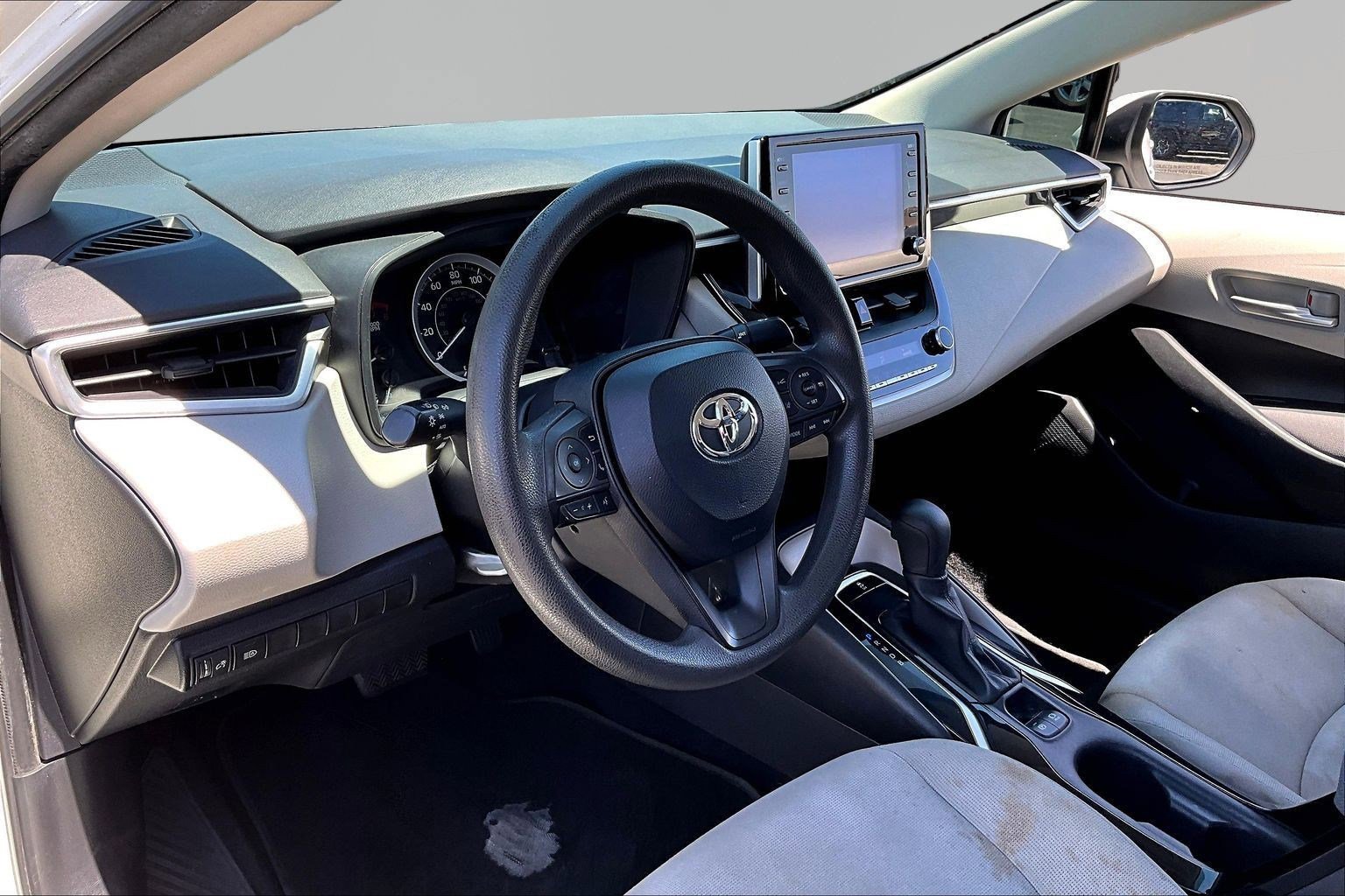 Used 2020 Toyota Corolla LE FWD image 15