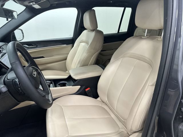 Used 2025 Jeep Grand Cherokee Limited w/ Black Appearance Package image 14