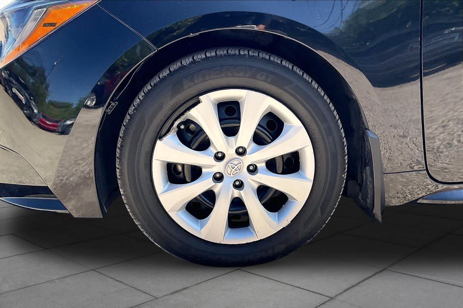 Used 2025 Toyota Corolla LE FWD image 9
