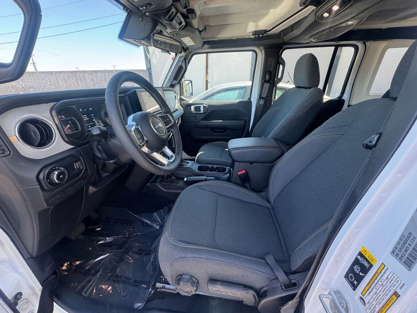 Used 2025 Jeep Wrangler Sahara image 25