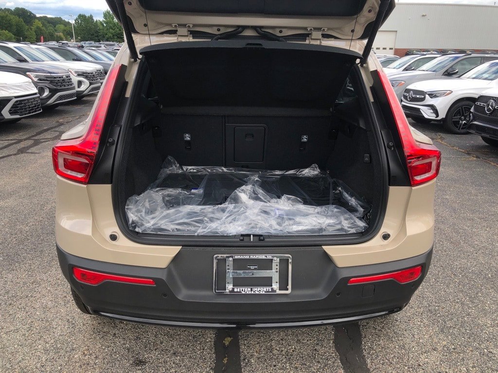 New 2026 Volvo XC40 B5 Ultra w/ Protection Package Premier AWD/4WD image 33