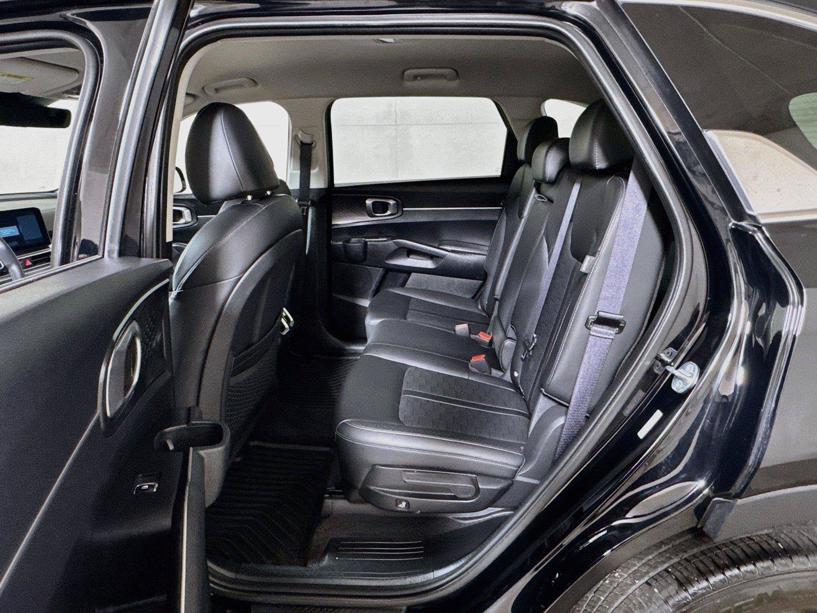 Used 2025 Kia Sorento S FWD image 22