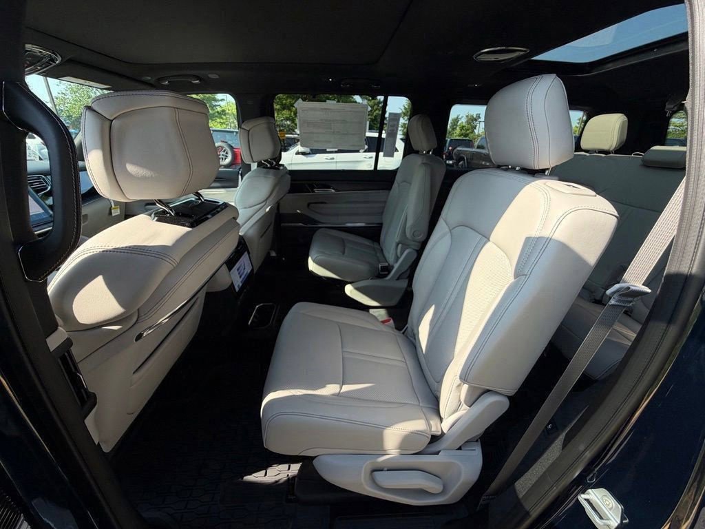 New 2026 Jeep Grand Wagoneer Summit w/ Premium Group III AWD/4WD image 12