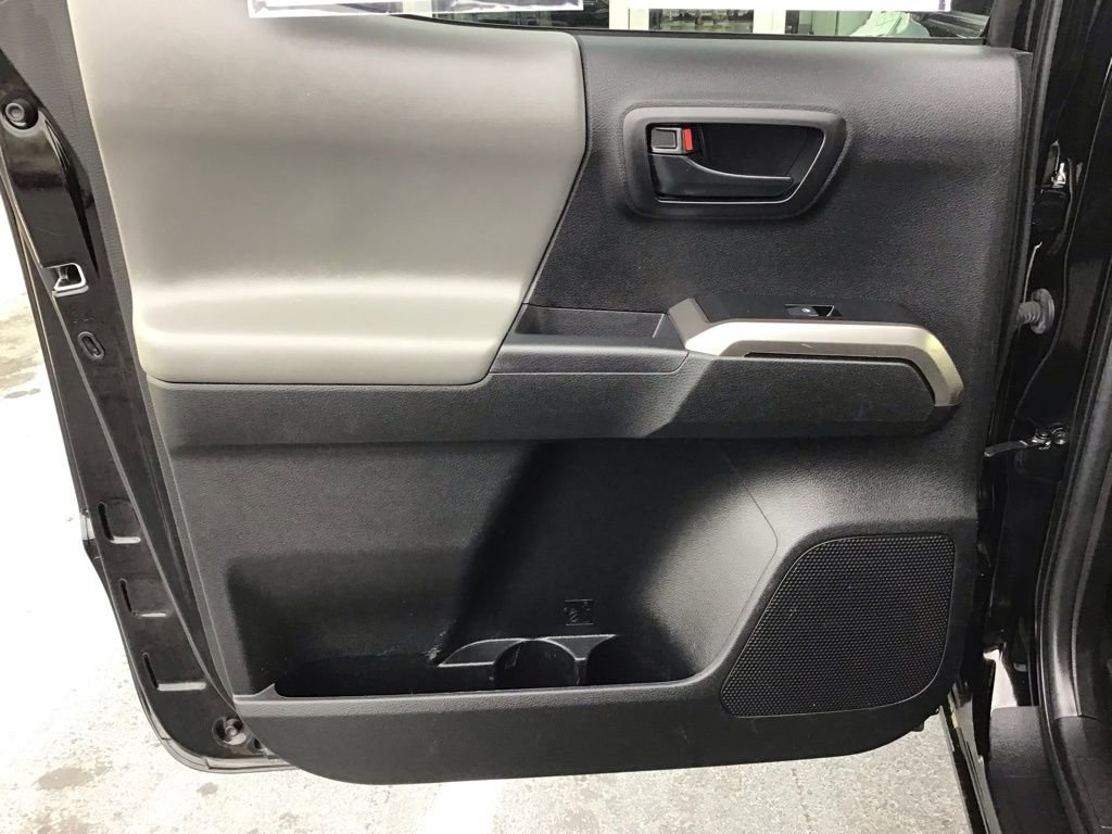 Used 2023 Toyota Tacoma SR5 w/ SR5 Appearance Package image 7