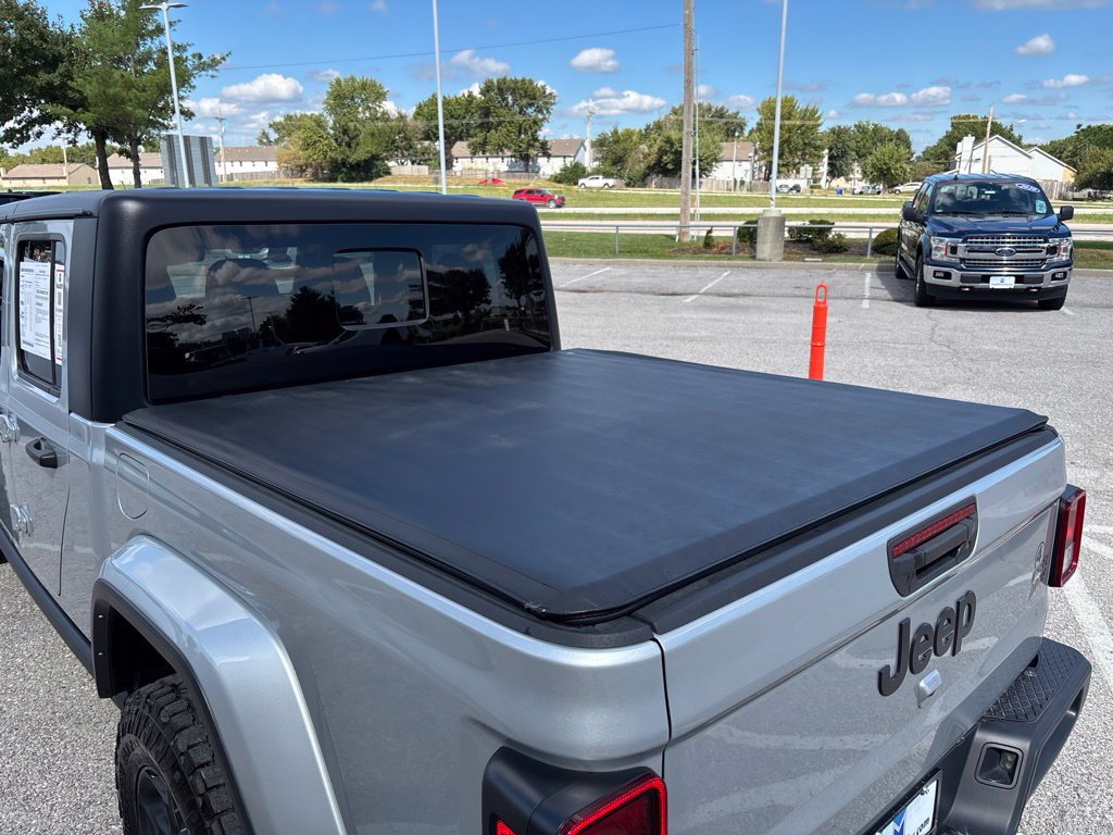 Used 2023 Jeep Gladiator Sport AWD/4WD image 13