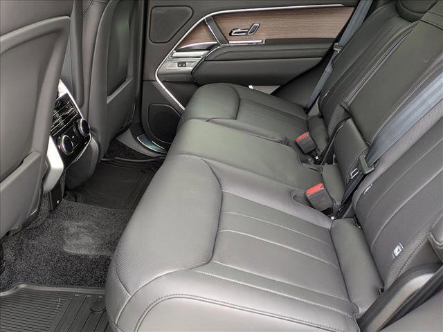 New 2026 Land Rover Range Rover SE image 17