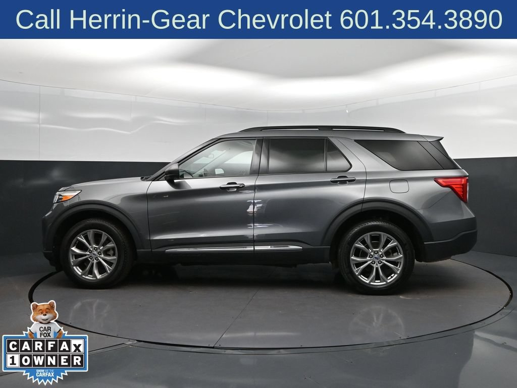 Used 2023 Ford Explorer XLT w/ Equipment Group 202A AWD/4WD image 4