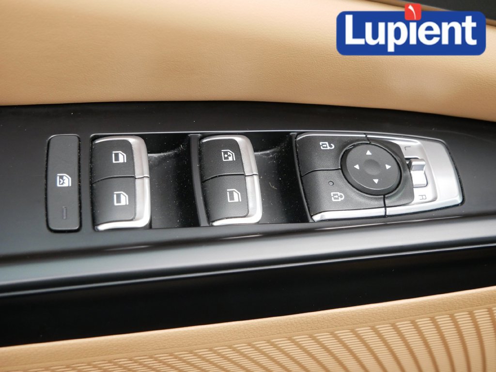 Used 2024 Kia Carnival LX FWD image 17