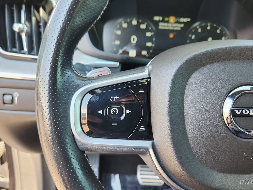 Used 2019 Volvo XC60 T6 R-Design w/ Protection Package Premier AWD/4WD image 17