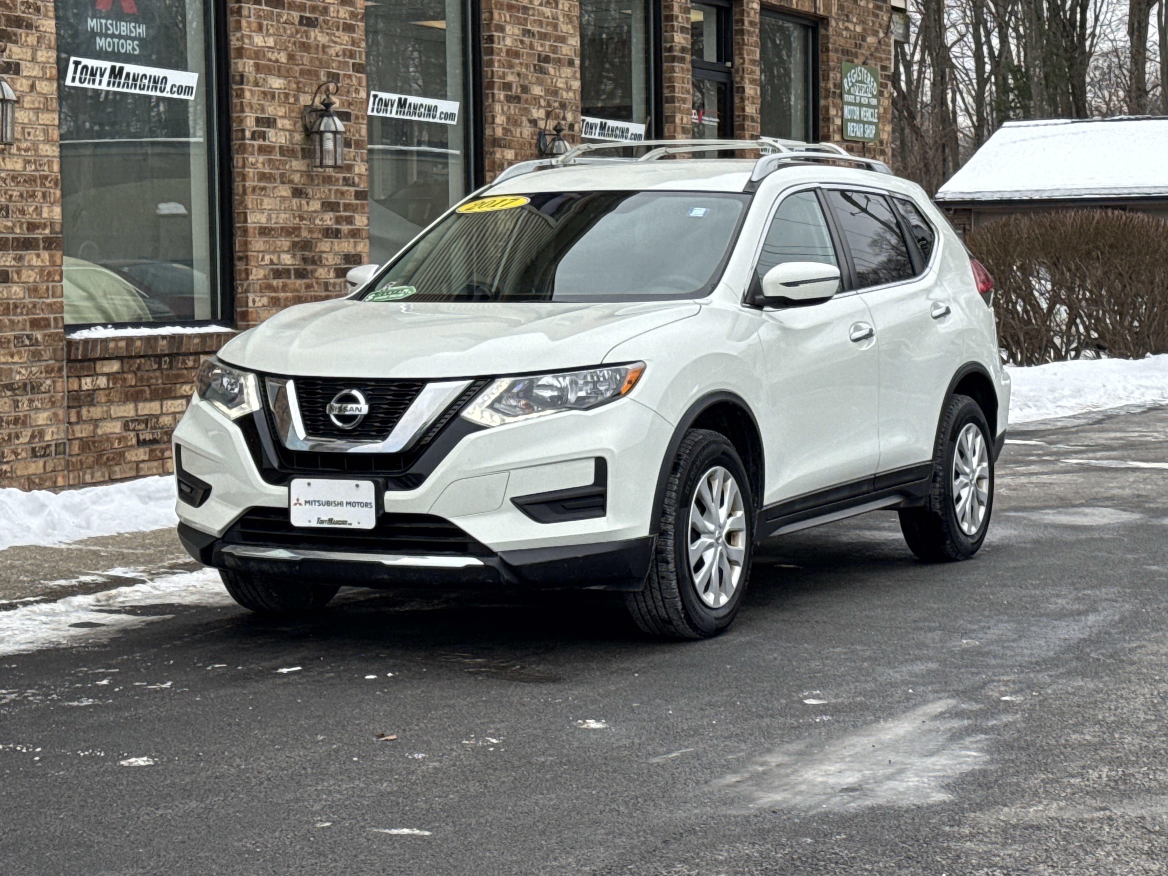 Used 2017 Nissan Rogue S w/ S Appearance Package image 1