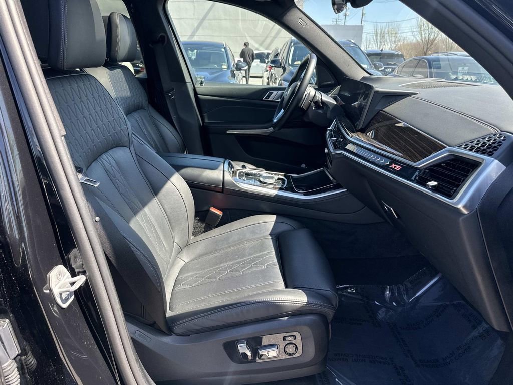 Used 2025 BMW X5 xDrive50e AWD/4WD image 40