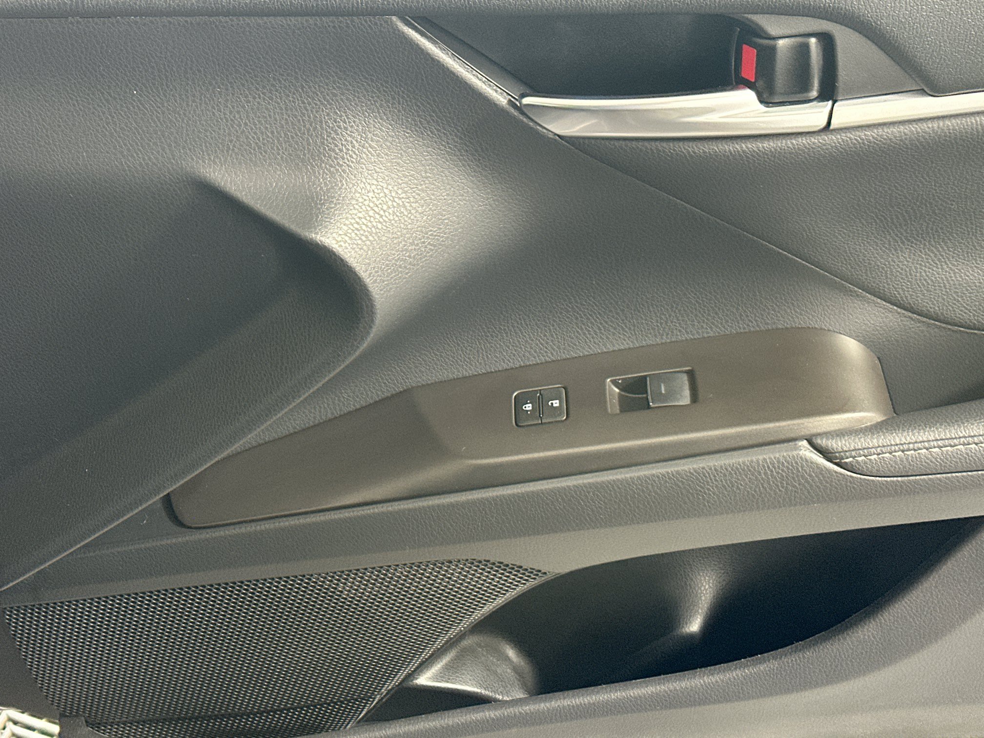 Used 2022 Toyota Camry XSE FWD image 29