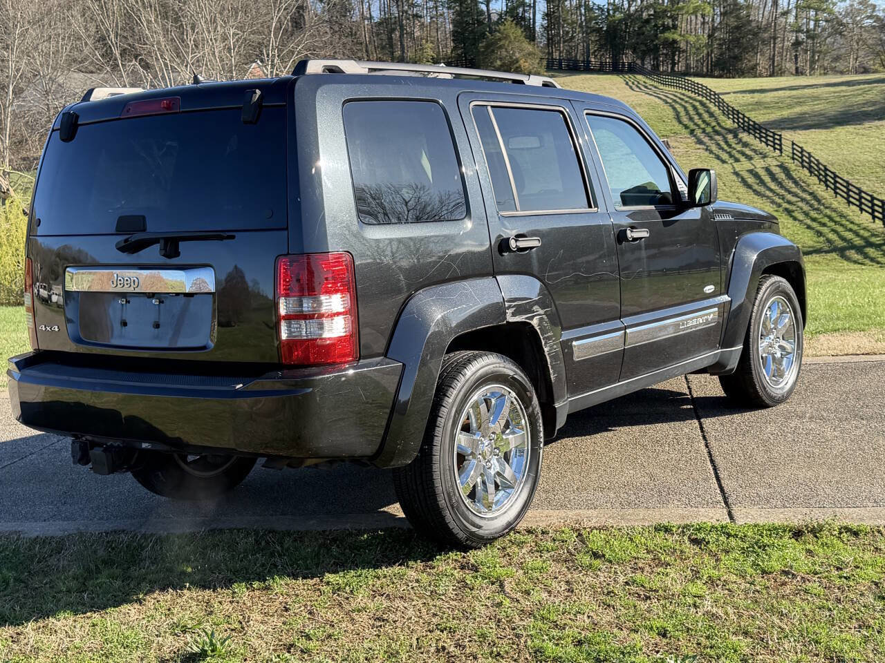 Used 2012 Jeep Liberty Sport image 11