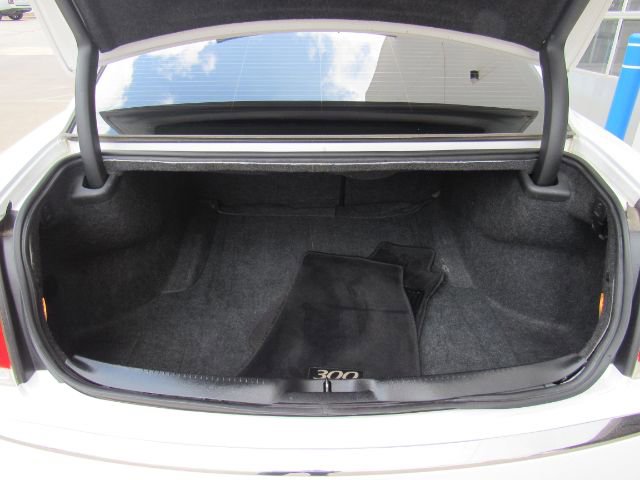 Used 2015 Chrysler 300 Limited image 23