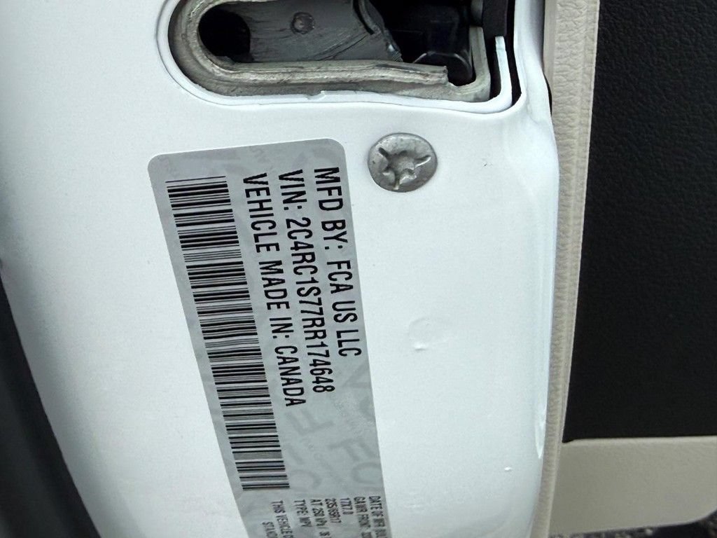 Used 2024 Chrysler Pacifica Limited FWD image 23