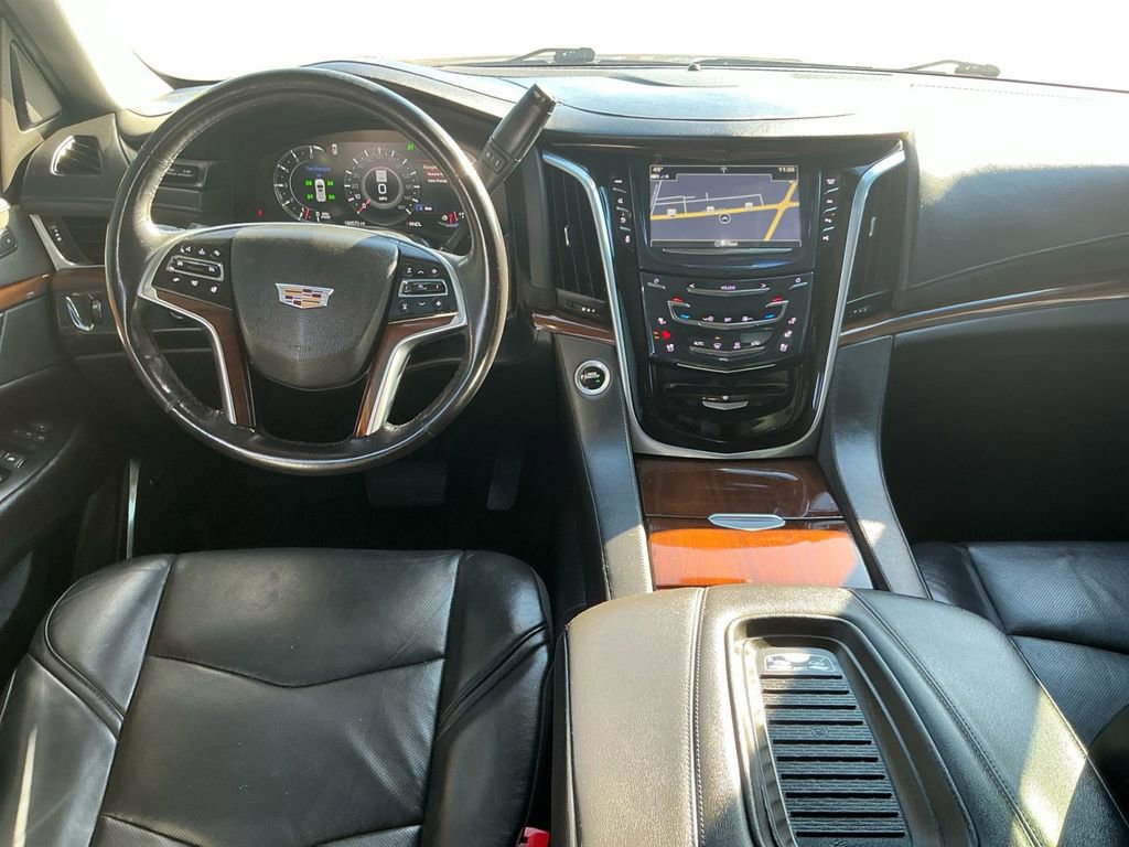 Used 2019 Cadillac Escalade Premium Luxury w/ Escalade Sport Edition image 17