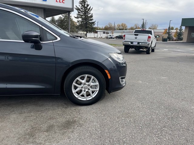 Used 2020 Chrysler Pacifica Touring w/ Advanced Safetytec Group image 16