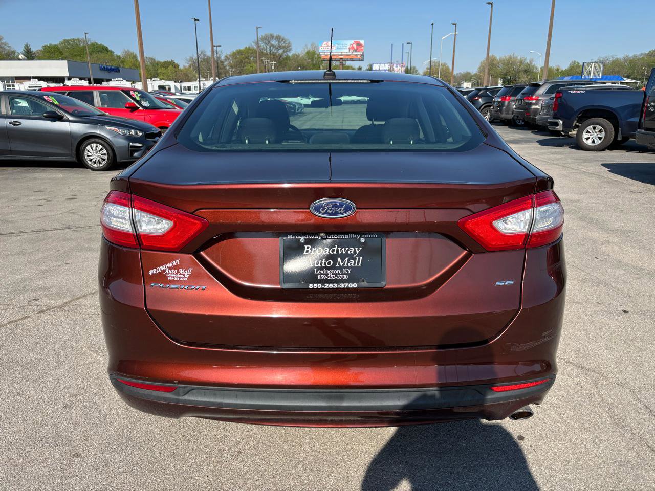 Used 2015 Ford Fusion SE FWD image 4