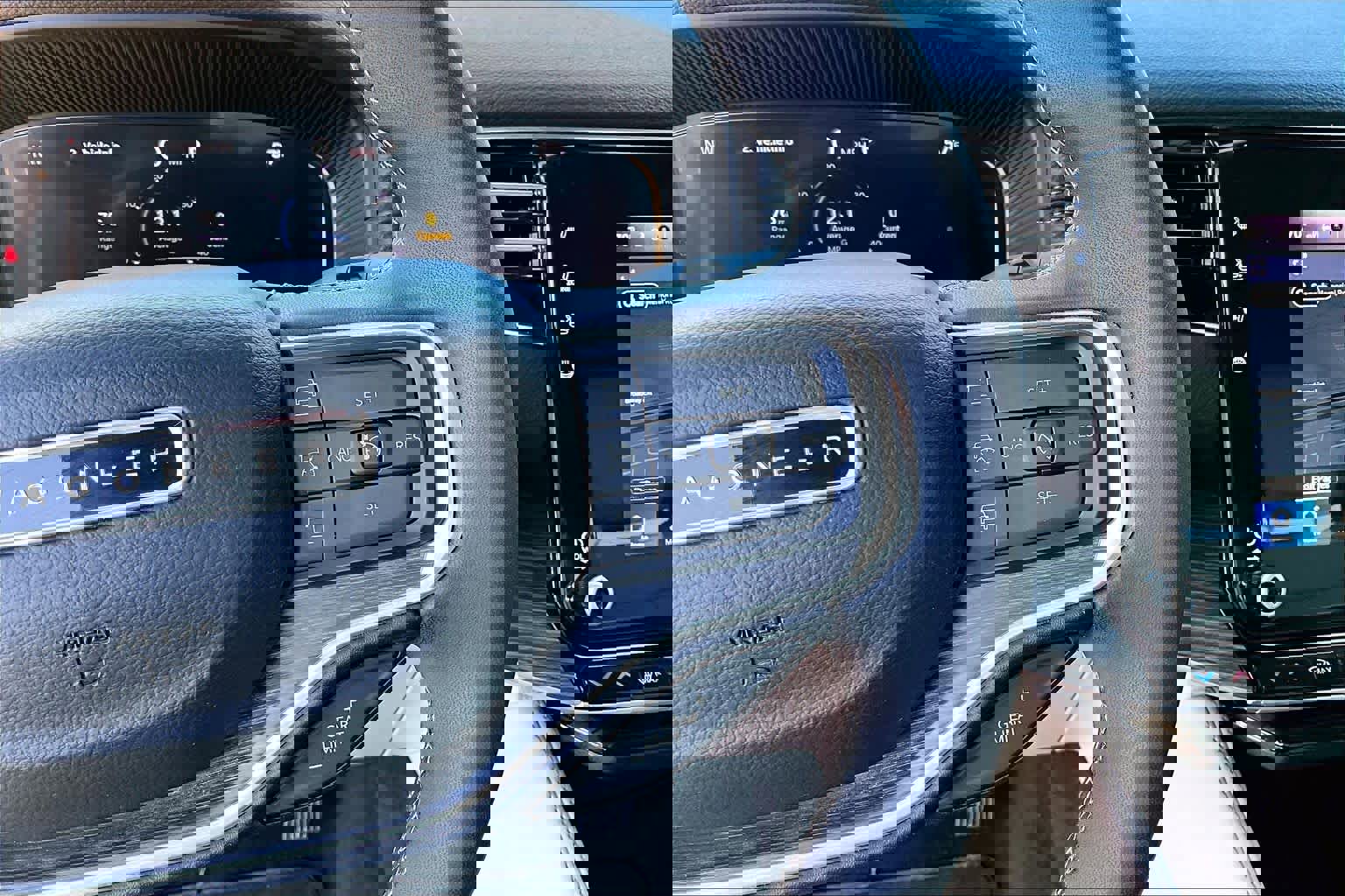 Used 2023 Jeep Wagoneer Series II w/ Flexible Seating Group image 15