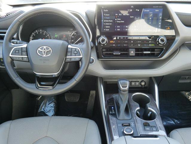 Used 2021 Toyota Highlander Limited image 17