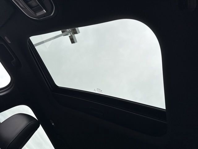 Used 2023 Jeep Grand Cherokee L Laredo image 12