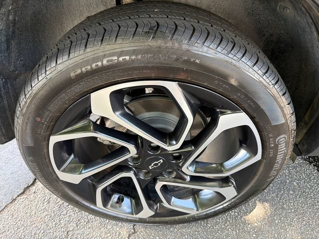 Used 2025 Chevrolet Trax RS w/ Sunroof Package FWD image 17