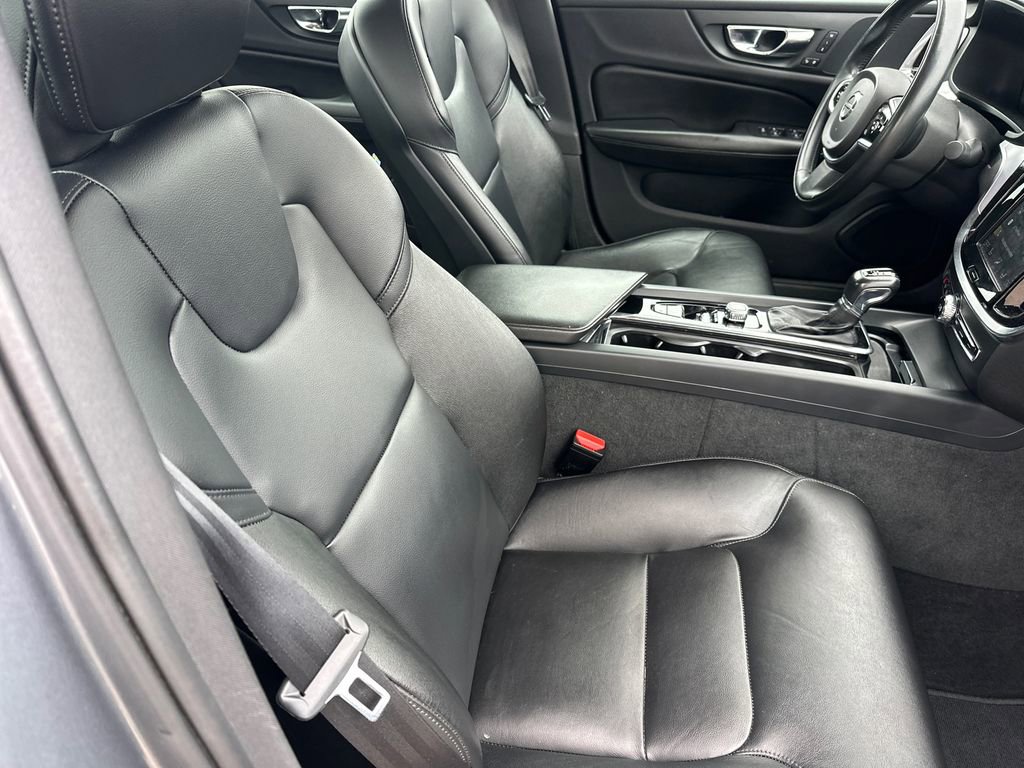 Used 2019 Volvo S60 T6 Momentum w/ Premium Package image 13